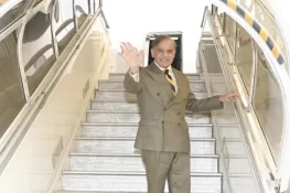 وزیراعظم شہباز شریف اعلیٰ سطح وفد کے ہمراہ ریاض روانہ