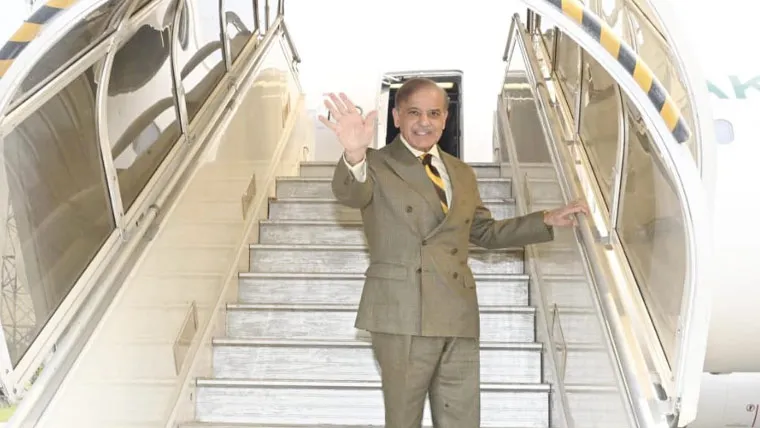 914372_78273845 وزیراعظم شہباز شریف اعلیٰ سطح وفد کے ہمراہ ریاض روانہ