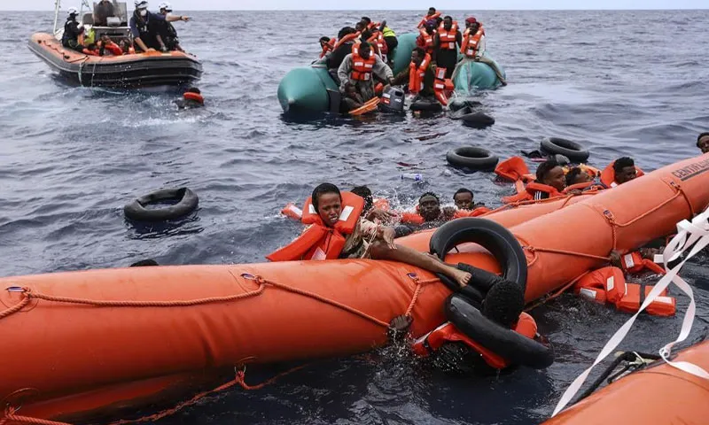 Libya-boat-crash لیبیا میں تارکینِ وطن کی کشتی الٹ گئی، 18 ہلاک، 12 پاکستانی بچ گئے