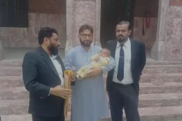 گجرات: بچے کے ختنوں کے دوران ڈاکٹروں کی غفلت، متاثرہ خاندان انصاف کے لیے لاہور ہائیکورٹ پہنچ گیا