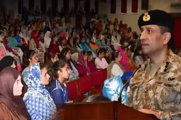 ڈی جی آئی ایس پی آر کی کنیئرڈ کالج فار ویمن یونیورسٹی آمد