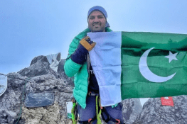 پاکستانی کوہ پیما اسد علی میمن نے "سیون سمٹس چیلنج” مکمل کر لیا
