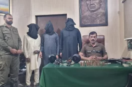 کھاریاں: سوشل میڈیا پر اسلحہ کی نمائش اور ہوائی فائرنگ کرنے والے 3 ملزمان گرفتار