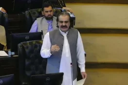 گنڈاپور کا استعفیٰ متنازع، اپوزیشن کا واک آؤٹ، نئے وزیراعلیٰ کا انتخاب جاری