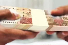 گجرات: ایجنٹ نے ڈاکٹر بن کر لاکھوں روپے لوٹ لیے