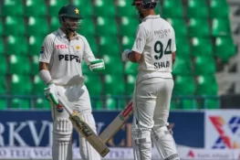پنڈی ٹیسٹ: پاکستان کی جنوبی افریقا کے خلاف پہلی اننگز میں پراعتماد بیٹنگ جاری