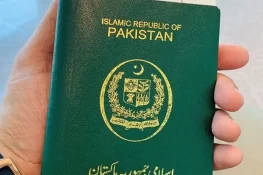 پاکستانی پاسپورٹ کے فرنٹ کور پیج کی تبدیلی کی افواہیں بے بنیاد، امیگریشن ڈیپارٹمنٹ کی وضاحت