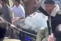 ایبٹ آباد یونیورسٹی میں احتجاج کے دوران طلبا پر گاڑی چڑھانے کا واقعہ