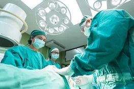 زندہ انسان میں پہلی بار سؤر کے جگر کا کامیاب ٹرانسپلانٹ: طب کی دنیا میں اہم پیش رفت