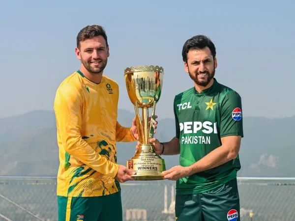 t20-trophy1761493066-0 پاکستان اور جنوبی افریقہ کی ٹی20 سیریز، ٹرافی کی رونمائی