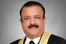 جسٹس طارق جہانگیری کی ڈگری منسوخی کا کراچی یونیورسٹی کا فیصلہ معطل