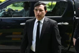 پی ٹی آئی کا بشریٰ بی بی سے متعلق برطانوی جریدے کی رپورٹ پر قانونی چارہ جوئی کا اعلان