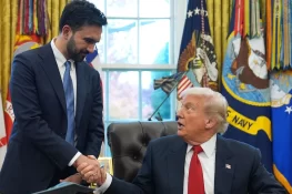 نیویارک کے نئے میئر سے ملاقات کے دوران صدر ٹرمپ نے فاشسٹ ہونے کے الزامات پر خود جواب دے دیا