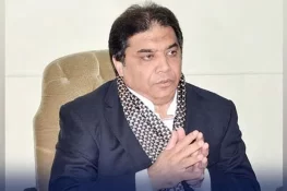 وزیرِ ریلوے کا سخت اعلان: بغیر ٹکٹ سفر کرانے اور کرنے والے دونوں جیل جائیں گے