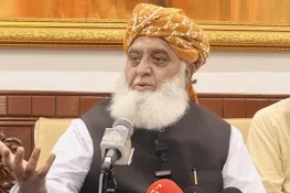 آئین کے ساتھ کھیلنا خطرناک ہے، دوسری ترمیم ایک سال میں کیوں؟ مولانا فضل الرحمان