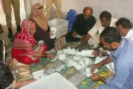 قومی اسمبلی اور پنجاب اسمبلی کے حلقوں میں ضمنی انتخابات: پولنگ ختم، ووٹوں کی گنتی جاری