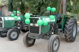 وزیراعلیٰ پنجاب کی گرین ٹریکٹر اسکیم، وزیر مملکت نے جہلم کے 39 کسانوں میں ٹریکٹر تقسیم کیے