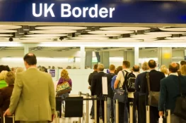 برطانیہ میں گزشتہ سال 2 لاکھ 57 ہزار شہری ملک چھوڑ گئے