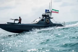 ایران نے اسمگل شدہ ایندھن لے جانے والے غیر ملکی جہاز کو قبضے میں لے لیا