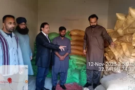 گجرات میں محکمہ زراعت کی بڑی کارروائی، جعلی کھاد کی 111 بوریاں برآمد