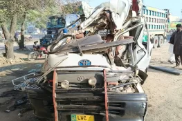 کھاریاں میں بسم اللہ چوک پر خوفناک ٹریفک حادثہ، تین افراد جاں بحق، متعدد زخمی