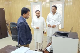کھاریاں: اسسٹنٹ کمشنر کا اراضی ریکارڈ سنٹر کا دورہ، سروس ڈیلیوری اور عوامی سہولیات کا جائزہ