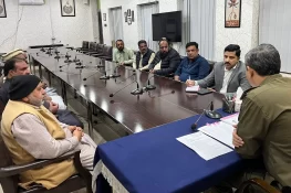 ڈسٹرکٹ پولیس آفیسر جہلم طارق عزیز سندھو کی زیر صدارت رکشہ اڈہ منیجرز کا اجلاس