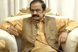 علیمہ خان اپنے بھائی عمران خان کے انتشار پھیلانے والے پیغامات لاتی رہی ہیں: رانا ثناء اللہ