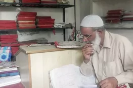 جہلم کے پٹوارخانوں میں پرائیویٹ افراد کا راج، شہریوں سے لاکھوں روپے اینٹھنے کا انکشاف