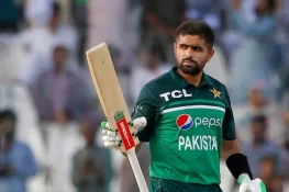 تیسرا ون ڈے: بابر اعظم سب سے زیادہ رنز بنانے والے پاکستانی کھلاڑی بن گئے