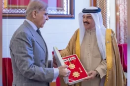 بحرین کے بادشاہ نے وزیراعظم شہباز شریف کو ’آرڈر آف بحرین‘ کے اعلیٰ اعزاز سے نوازا