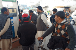  اسسٹنٹ کمشنر کا جی ٹی روڈ پر پیٹرول پمپس کا معائنہ،ایک پمپ سیل