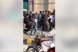 جہلم: طالبعلم پر تشدد کی ویڈیو وائرل، ملوث پولیس اہلکار معطل