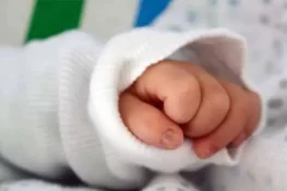 کراچی میں انسانیت سوز واقعہ: نجی اسپتال نے اخراجات کے بدلے نوزائیدہ بچہ فروخت کردیا