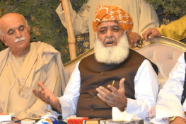 تحریک تحفظِ آئین کی قیادت میں تبدیلی کا امکان، فضل الرحمان نیا سربراہ بن سکتے ہیں