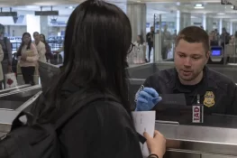 امریکا کا سخت نیا اقدام: ویزا فری ممالک کے مسافروں سے 5 سالہ سوشل میڈیا ہسٹری دینا ہو گی