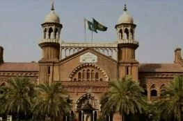 لاہور ہائیکورٹ نے 13 سالہ بچے کو لے پالک والدین کے حوالے کرنے کا فیصلہ سنایا