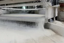 کرشنگ کے دوران بھی چینی کی درآمد جاری: نومبر میں 76 ہزار ٹن سے زائد چینی درآمد