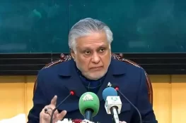 اسحاق ڈار: سلگتے تنازعات عالمی امن کے لیے خطرہ، مئی میں پاک بھارت جنگ خطرناک ثابت ہو سکتی تھی
