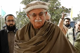 ملک کو بحران سے نکالنے کے لیے مفاہمت ضروری ہے، محمود خان اچکزئی