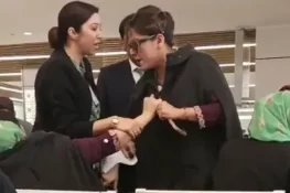 جدہ ائیرپورٹ پر قومی ائیر لائن کی دو فضائی میزبانوں کے درمیان جھگڑا