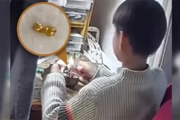 چین میں بچے نے ماں کے مہنگے ہار کو ٹکڑے کرکے دوستوں میں بانٹ دیا