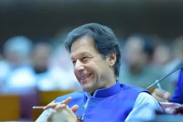 عمران خان کا سزا کے بعد پہلا ردعمل: مسکراہٹ کے ساتھ اپیل دائر کرنے کی ہدایت