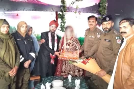 گجرات پولیس کا شہداء کے اہلِ خانہ کے ساتھ عملی یکجہتی کا اظہار