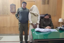 لالہ موسیٰ سرکل پولیس کی بڑی کارروائیاں، 3 ملزمان گرفتار، بھاری مقدار میں شراب اور اسلحہ برآمد