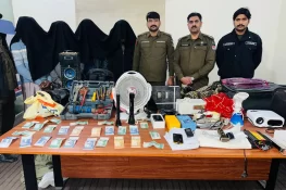 گجرات:تھانہ سول لائن پولیس کی کارروائی، چورگینگ کے 4 ملزمان گرفتار