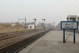 جہلم: پاکستان ریلوے کی اراضی پر غیر قانونی قبضے، افسران ناکام