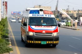 جہلم: جی ٹی روڈ دینہ کے قریب ٹریفک حادثہ، ایک شخص جاں بحق، 6 شدید زخمی