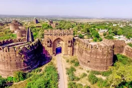 جہلم کے تاریخی و سیاحتی مقام قلعہ روہتاس کی خستہ حالت اور انتظامی غفلت، سیاحوں کی دلچسپی میں کمی