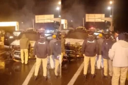 کراچی: راؤ انوار کی گاڑی میں لگی آگ پر قابو پالیا گیا، کوئی جانی نقصان نہیں